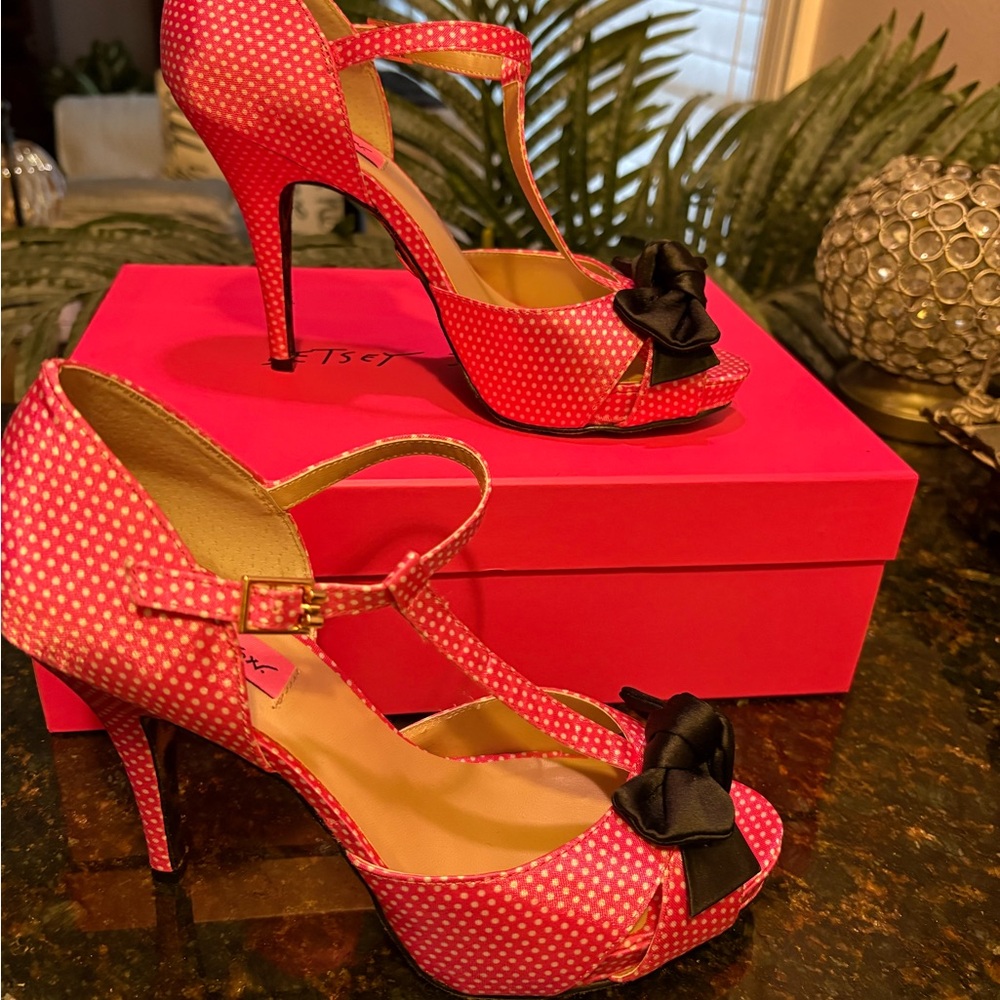 Betsey Johnson Pink Polka Dot Heels with Black Bow - Picture 2 of 11